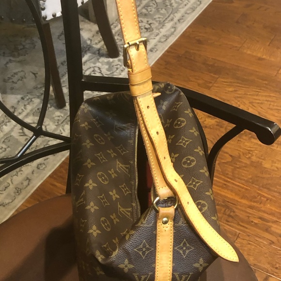 Gorgeous Sharon Stone Louis Vuitton hobo style! - Picture 3 of 10